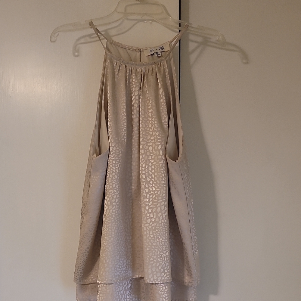 She + Sky Cream Textured Sleeveless Top